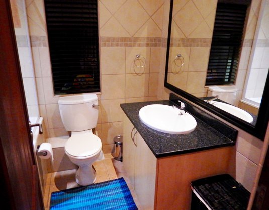 Bathroom with basin and mirror