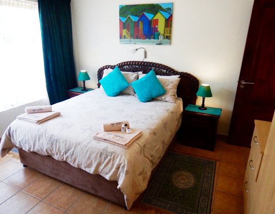 Main bedroom with a king-size bed